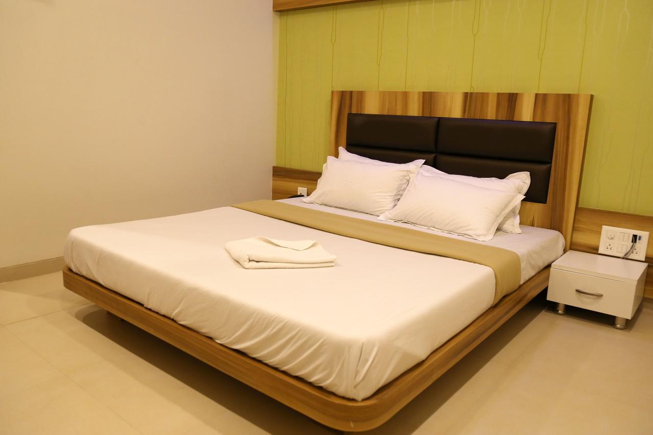 Hotel Vrinda Latur ภายนอก รูปภาพ
