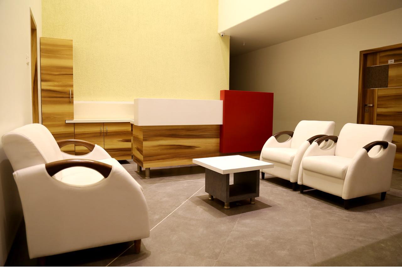 Hotel Vrinda Latur ภายนอก รูปภาพ