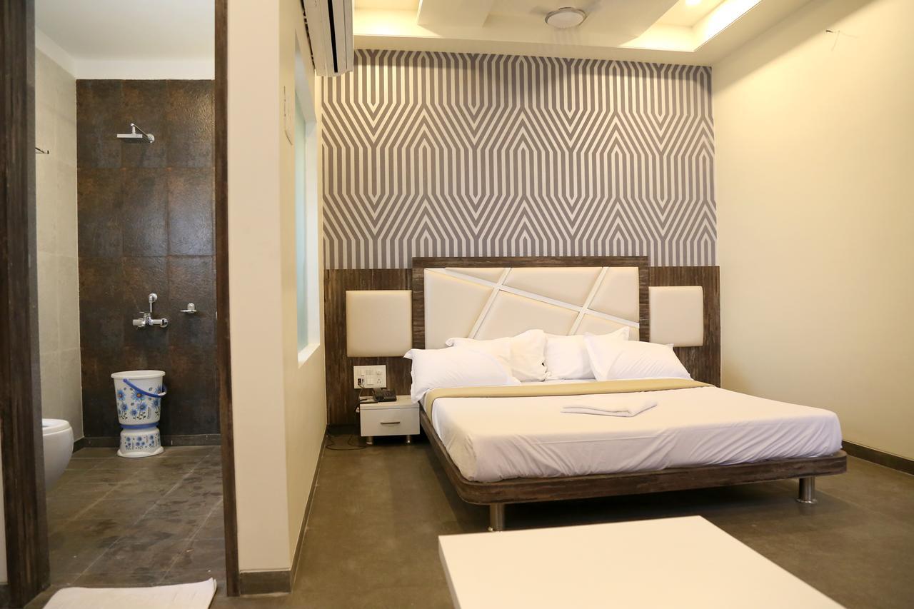 Hotel Vrinda Latur ภายนอก รูปภาพ