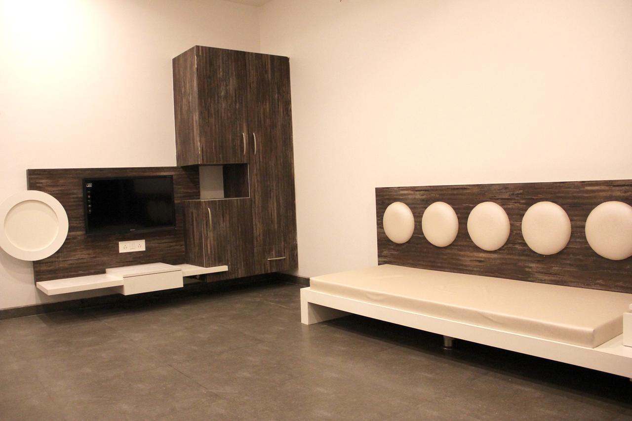 Hotel Vrinda Latur ภายนอก รูปภาพ