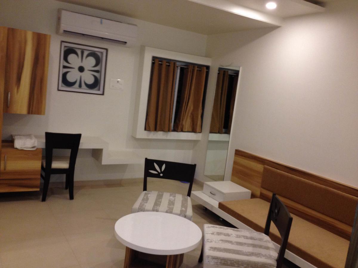Hotel Vrinda Latur ภายนอก รูปภาพ