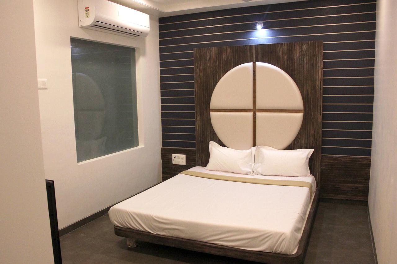 Hotel Vrinda Latur ภายนอก รูปภาพ