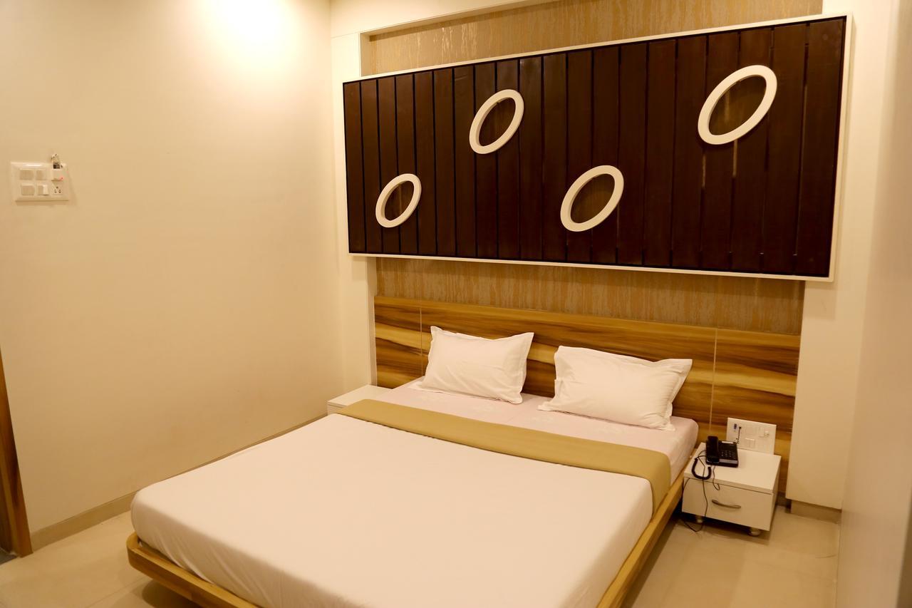 Hotel Vrinda Latur ภายนอก รูปภาพ
